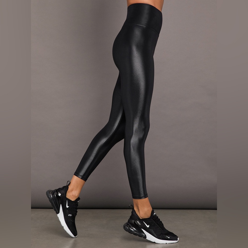 CARBON38
Legging in Takara Shine,High Rise.